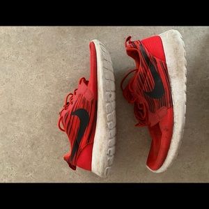 Mens Nike Roshe Run 10 Red/Black Shoes